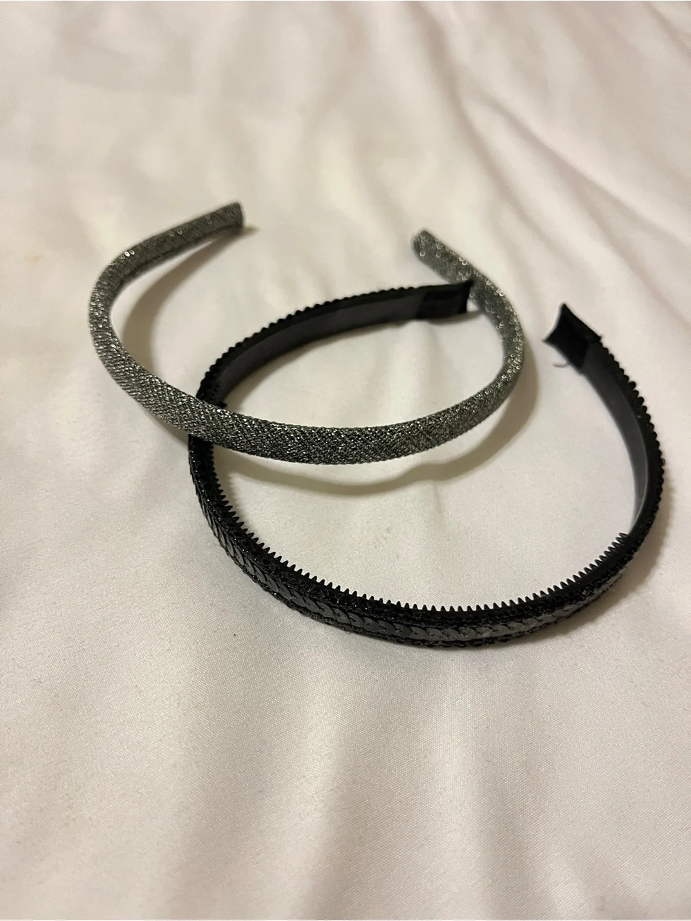 Set of 2 Women’s Sparkly Headbands Black Sequin & Silver Glitter Tooth Comb